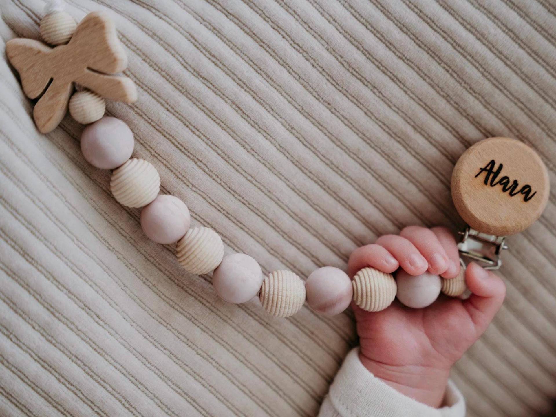 Mädchen Schnullerkette Mit Namen/Wunder Silikon Und Holzperlen Geschenk Zur Geburt/ Schnullerband Personalisiert Babyparty Gravur von Etsy - BabyausstattungBoho