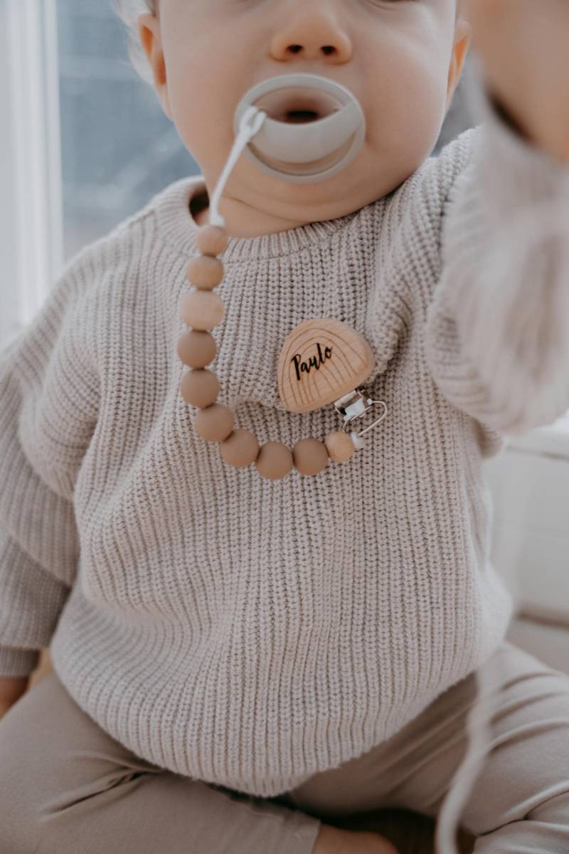 Schnullerkette Mit Namen/Wunder Silikon Und Holzperlen Geschenk Zur Geburt/ Schnullerband Personalisiert Babyparty Alpaka von Etsy - BabyausstattungBoho