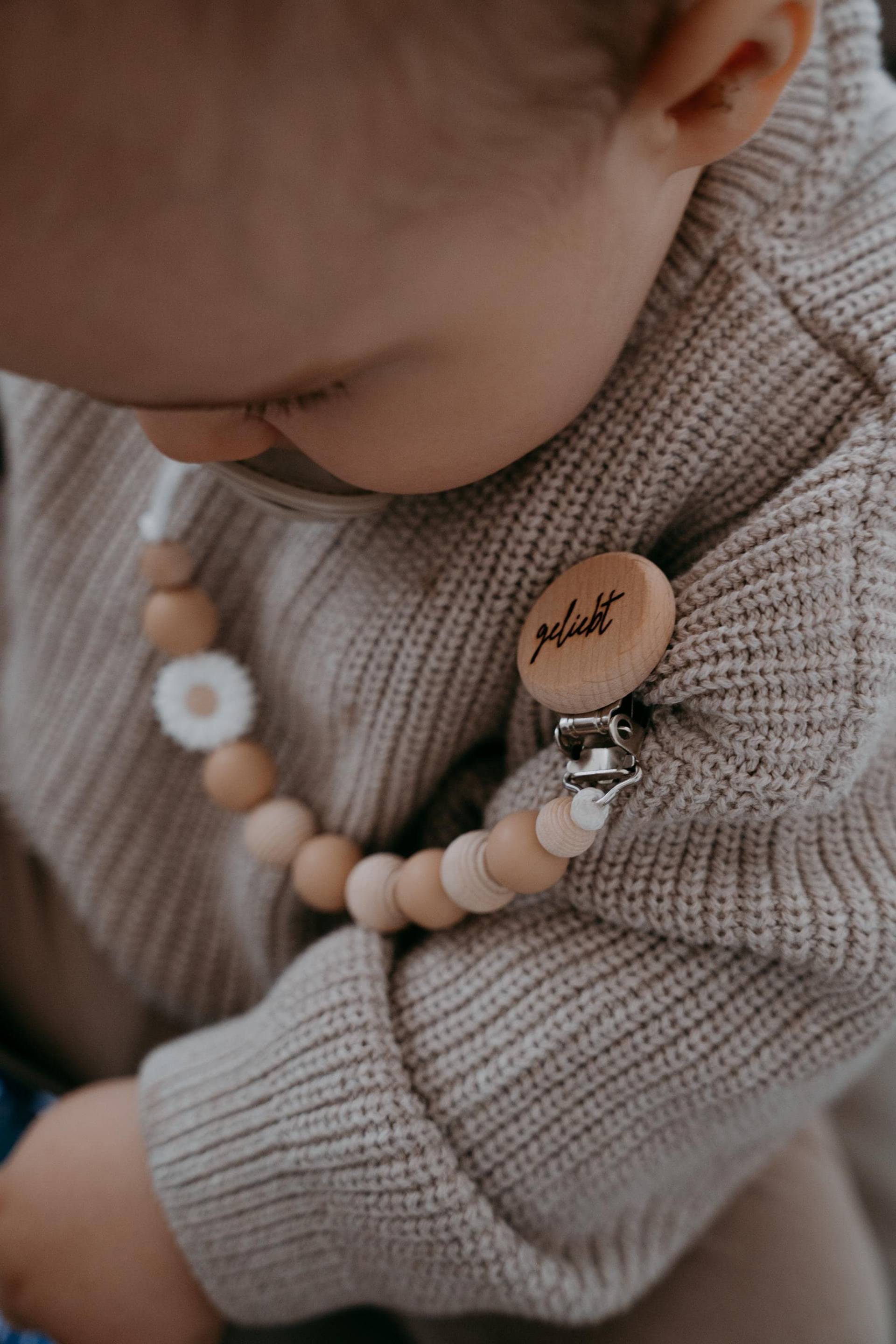 Schnullerkette Mit Namen/Wunder Silikon Und Holzperlen Geschenk Zur Geburt/ Schnullerband Personalisiert Babyparty Gravierter Clip von Etsy - BabyausstattungBoho