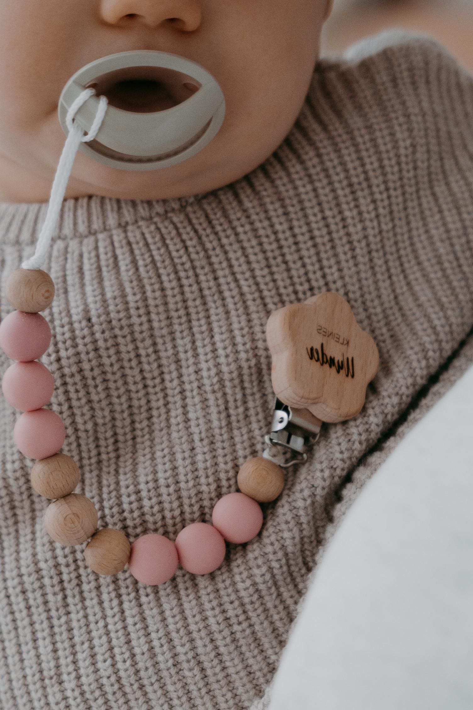 Schnullerkette Mit Namen/Wunder Silikon Und Holzperlen Geschenk Zur Geburt/ Schnullerband Personalisiert Babyparty Gravur von Etsy - BabyausstattungBoho