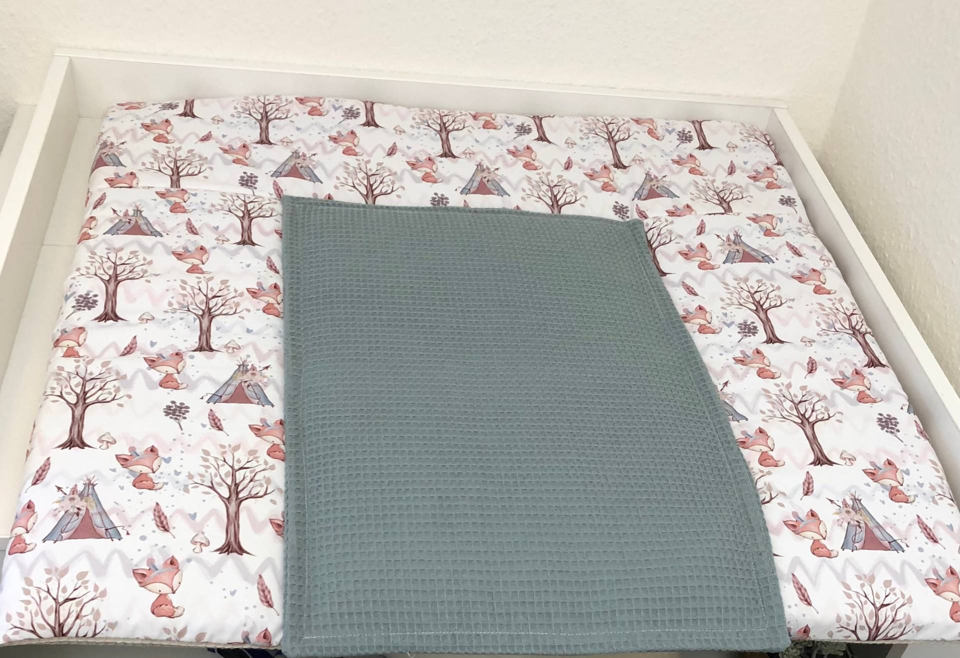 Schöne Wickelauflage Boho Waldtiere Füchse Waffelstoff Altmint Incl. Ersatzauflage Produktnummer Wa 0712 von Etsy - BabyglueckDesign