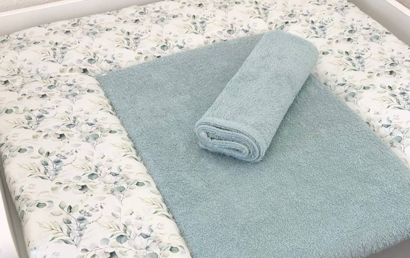 Schöne Wickelauflage Eukalyptus Muster Frottee Altmint +Erstzunterlage Produktnummer Wa 0713 Schöne Wickelauflage Eukalyptus Muster Frottee Altmint +Erstzunterlage Produktnummer Wa 0713 von Etsy - BabyglueckDesign