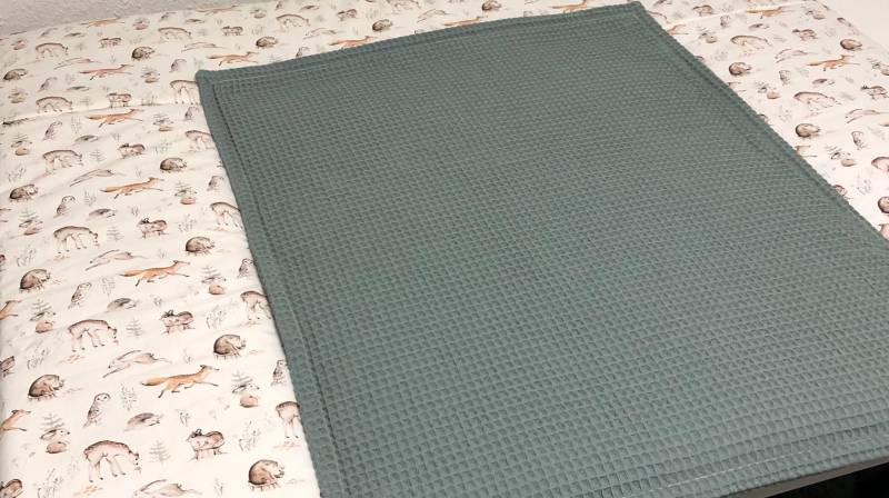Schöne Wickelauflage Inclusive Ersatzunterlage Waldtiere Waffelstoff Altgrün Produktnummer Wa 0712 Schöne Wickelauflage Inclusive Ersatzunterlage Waldtiere Waffelstoff Altgrün Produktnummer Wa 0712 von Etsy - BabyglueckDesign