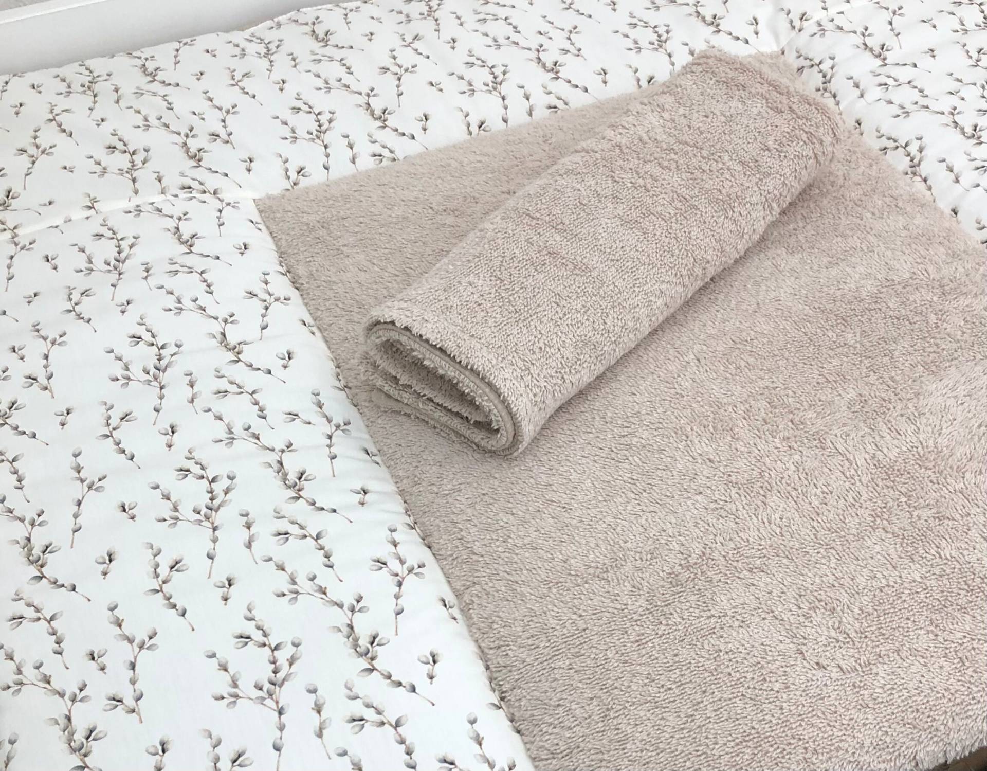 Schöne Wickelauflage Mit Weidenkätzchen Knospen Frottee Beige Incl. Ersatzauflage Produktnummer Wa 0713 Schöne Wickelauflage Mit Weidenkätzchen Knospen Frottee Beige Incl. Ersatzauflage Produktnummer Wa 0713 von Etsy - BabyglueckDesign