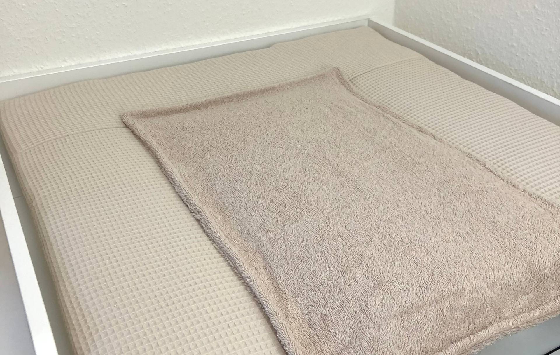 Schöne Wickelauflage Uni Beige Frottee Und Waffelstoff+Erstzunterlage Produktnummer Wa 0713 Schöne Wickelauflage Uni Beige Frottee Und Waffelstoff+Erstzunterlage Produktnummer Wa 0713 von Etsy - BabyglueckDesign