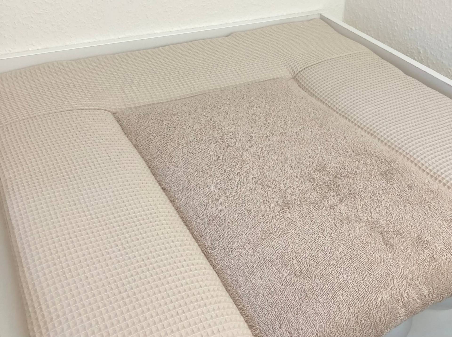 Schöne Wickelauflage Uni Beige Frottee Und Waffelstoff Produktnummer Wa 0712 Schöne Wickelauflage Uni Beige Frottee Und Waffelstoff Produktnummer Wa 0712 von Etsy - BabyglueckDesign