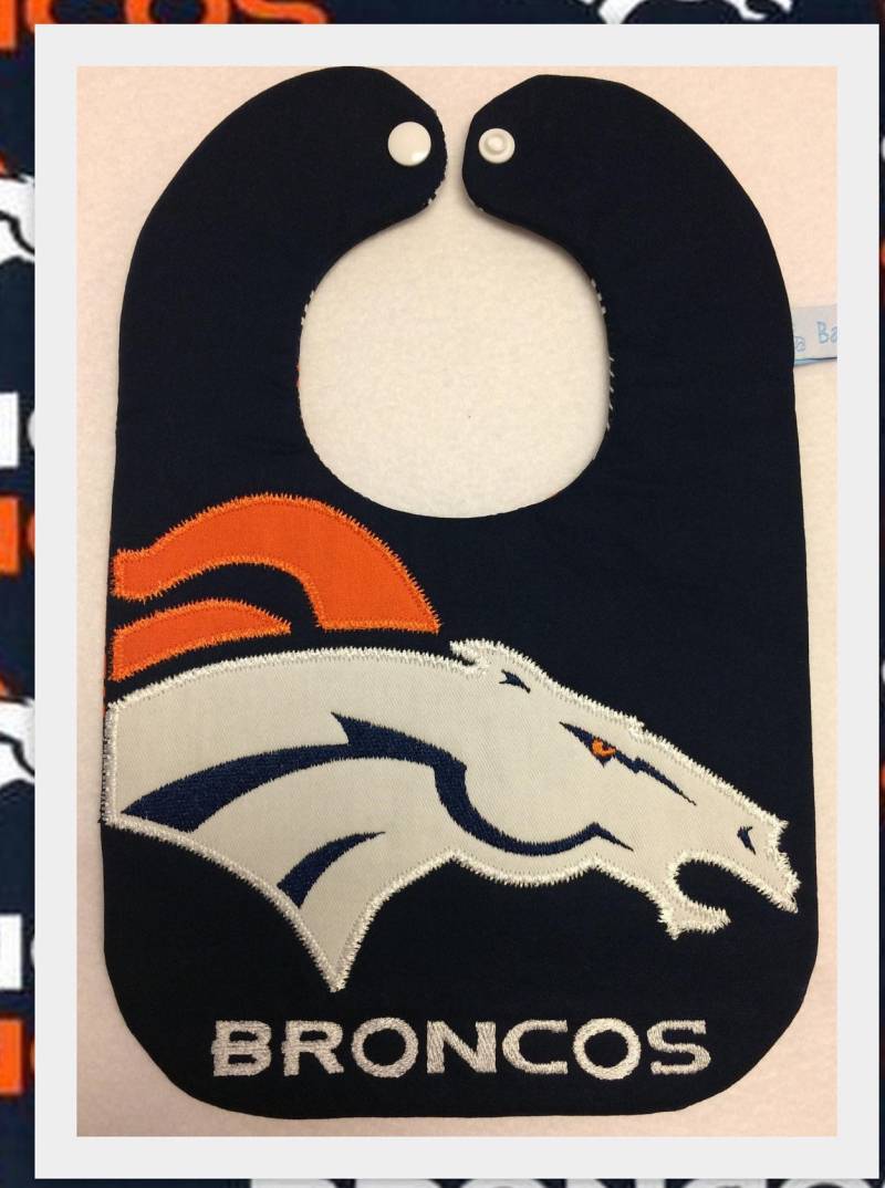 Broncos Baby Lätzchen von Etsy - Babyneedsbibs