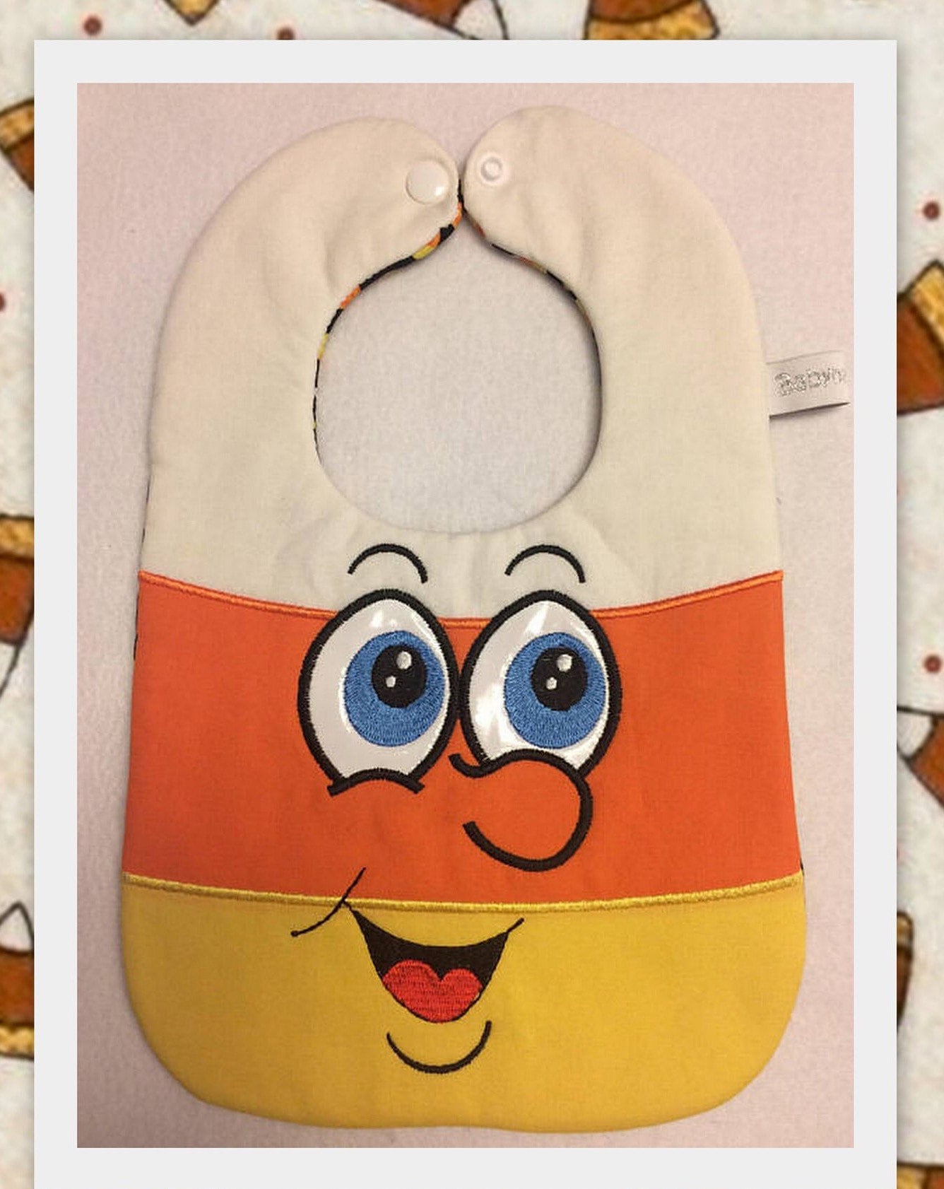 Halloween Candy Corn Baby Lätzchen Halloween Candy Corn Baby Lätzchen von Etsy - Babyneedsbibs