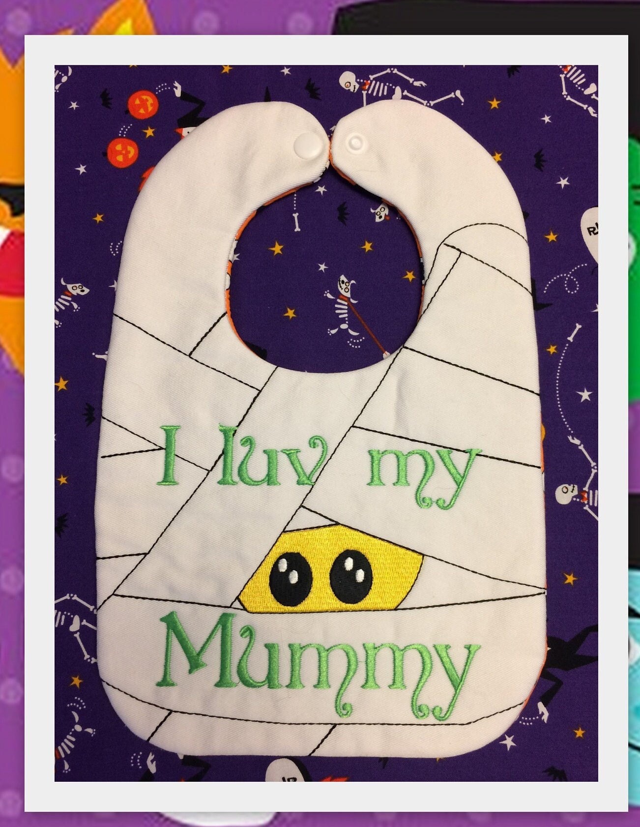 Halloween Mama Baby Lätzchen Halloween Mama Baby Lätzchen von Etsy - Babyneedsbibs