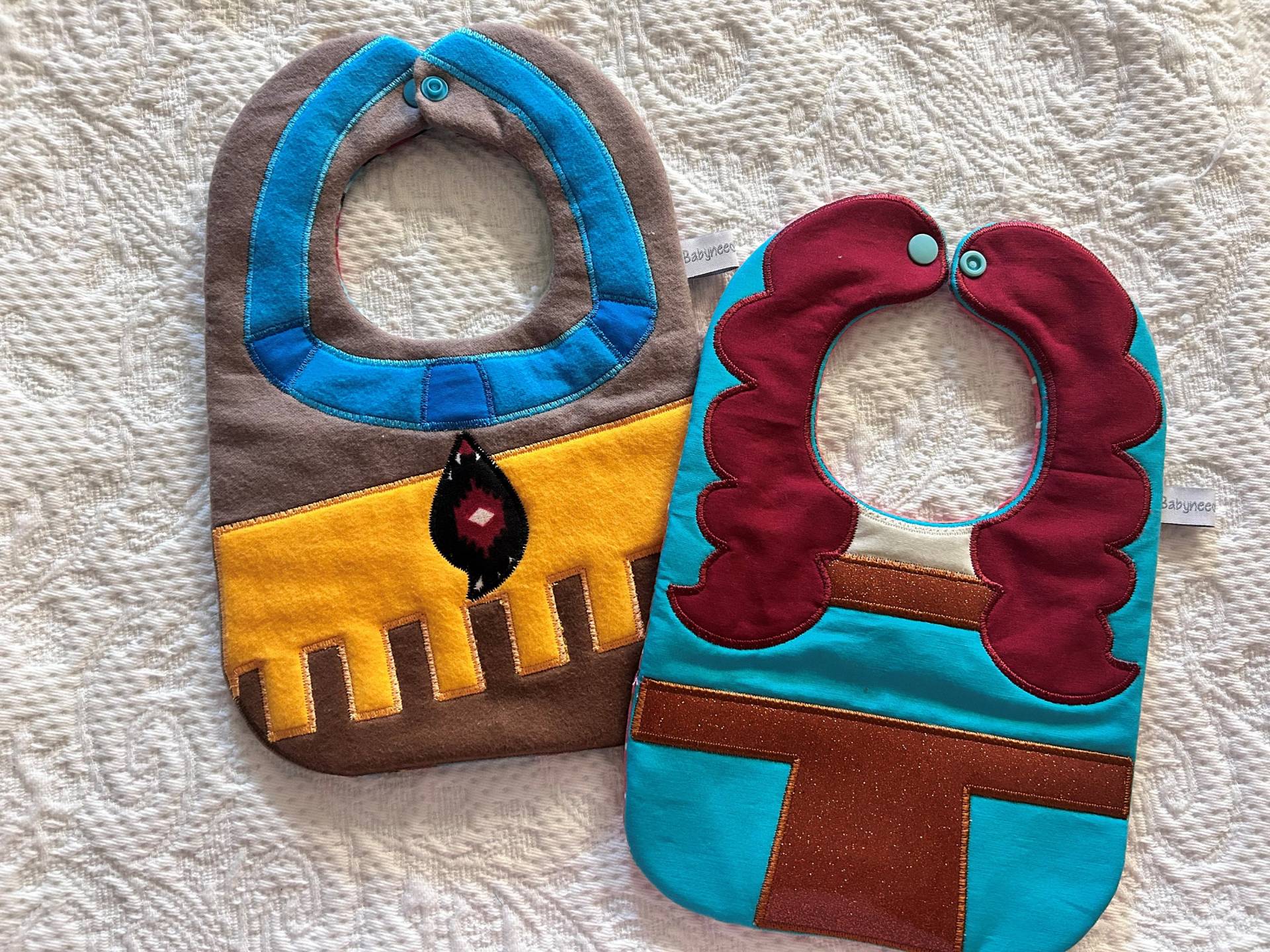 Pocahontas Und Merida Charakter Lätzchen Pocahontas Und Merida Charakter Lätzchen von Etsy - Babyneedsbibs