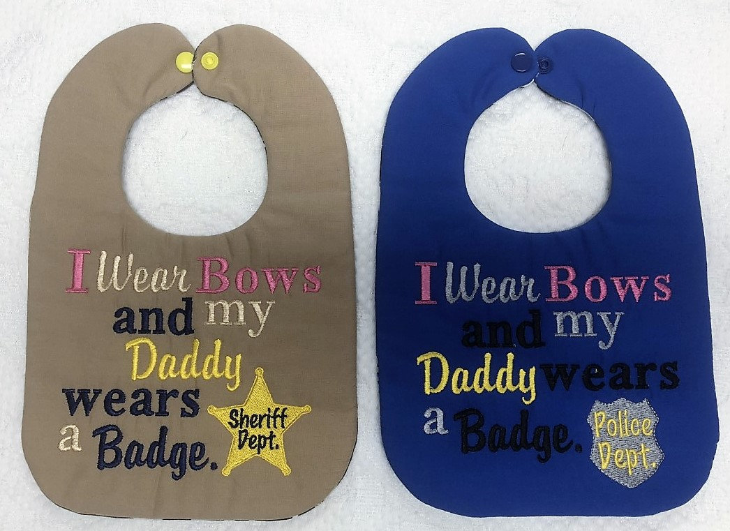 Polizei - Und Sheriff-Lätzchen Mit Mädchen-Spruch Polizei - Und Sheriff-Lätzchen Mit Mädchen-Spruch von Etsy - Babyneedsbibs