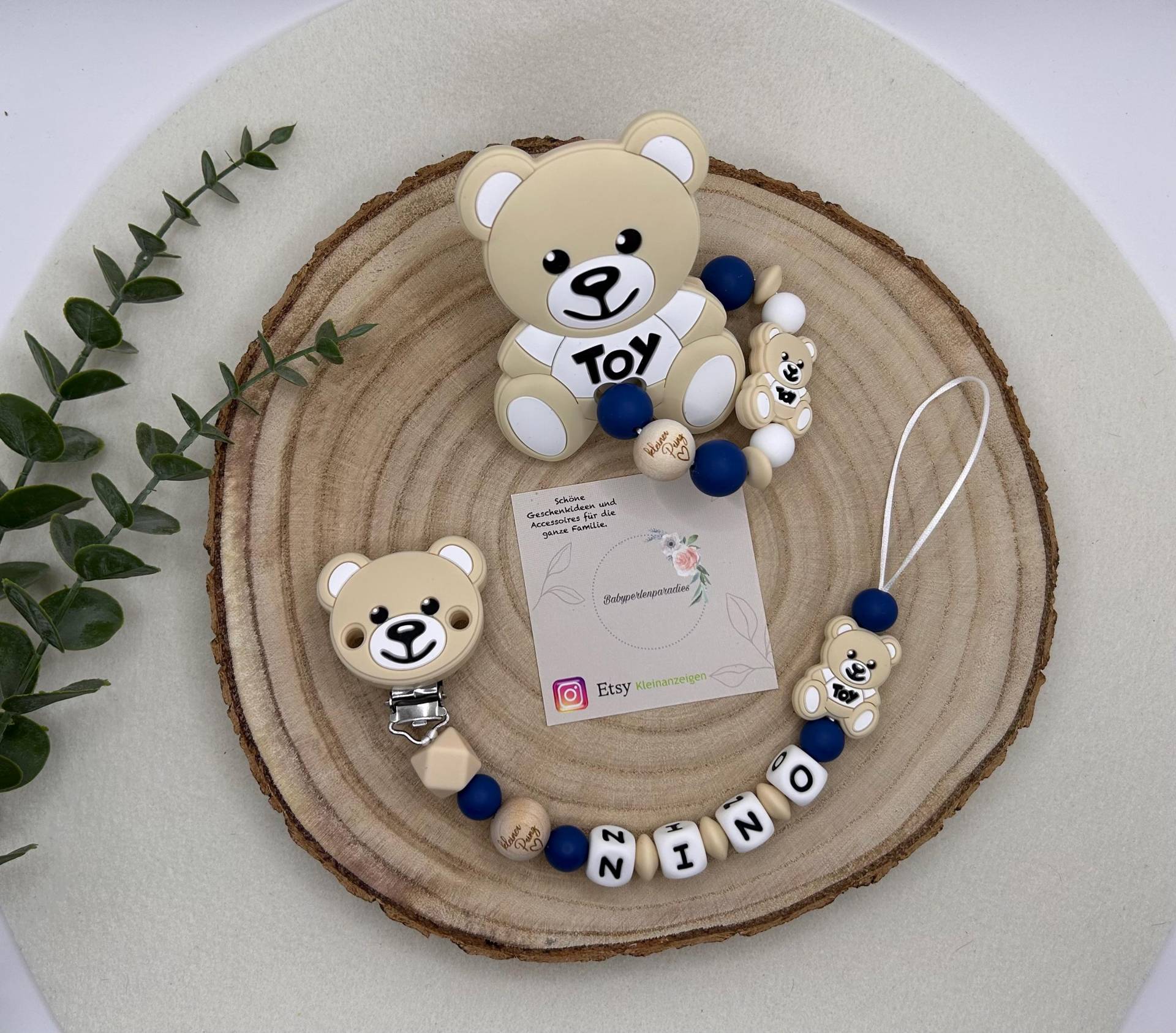 Personalisierte Schnullerkette, Greifring, Set, Teddy, Bär, Braunbär, Moschino Gravur Holzperle Personalisierte Schnullerkette, Greifring, Set, Teddy, Bär, Braunbär, Moschino Gravur Holzperle von Etsy - Babyperlenparadies
