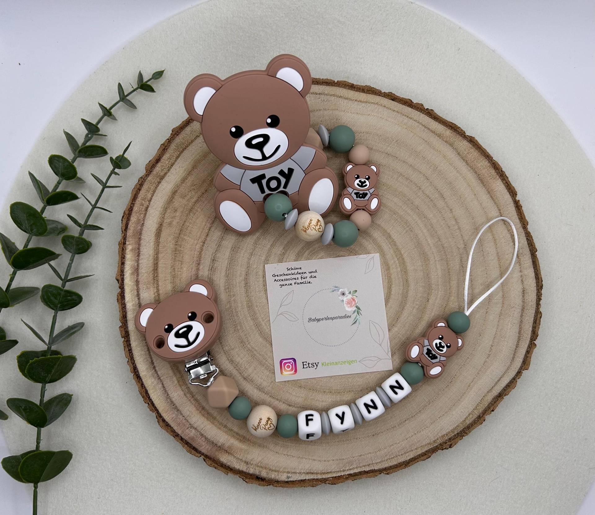 Personalisierte Schnullerkette, Greifring, Set, Teddy, Bär, Braunbär, Moschino Gravur Holzperle Personalisierte Schnullerkette, Greifring, Set, Teddy, Bär, Braunbär, Moschino Gravur Holzperle von Etsy - Babyperlenparadies