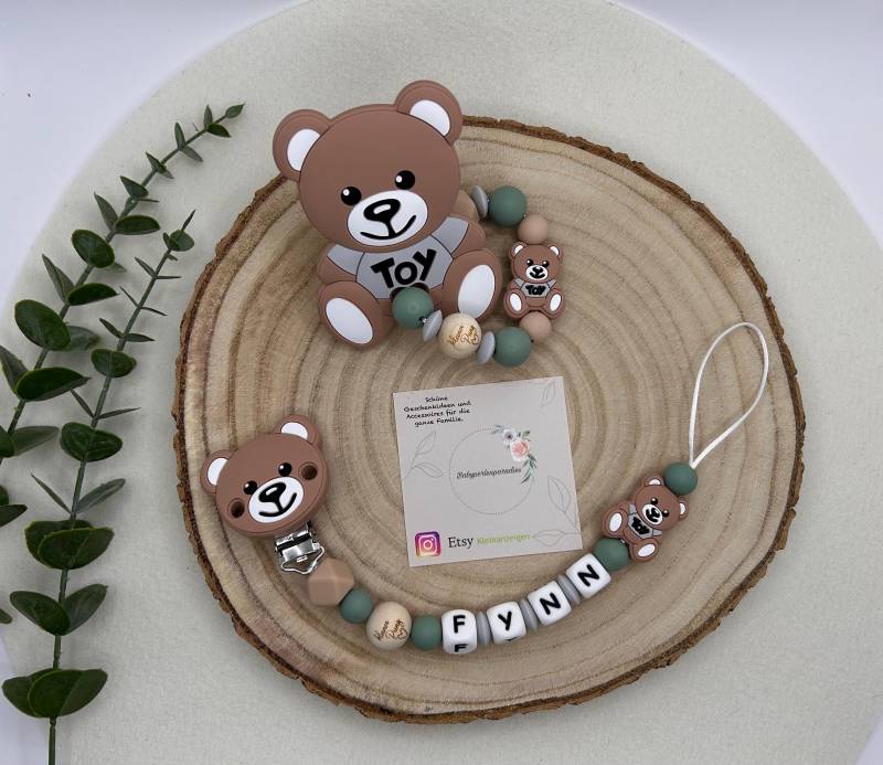 Personalisierte Schnullerkette, Greifring, Set, Teddy, Bär, Braunbär, Moschino Gravur Holzperle von Etsy - Babyperlenparadies