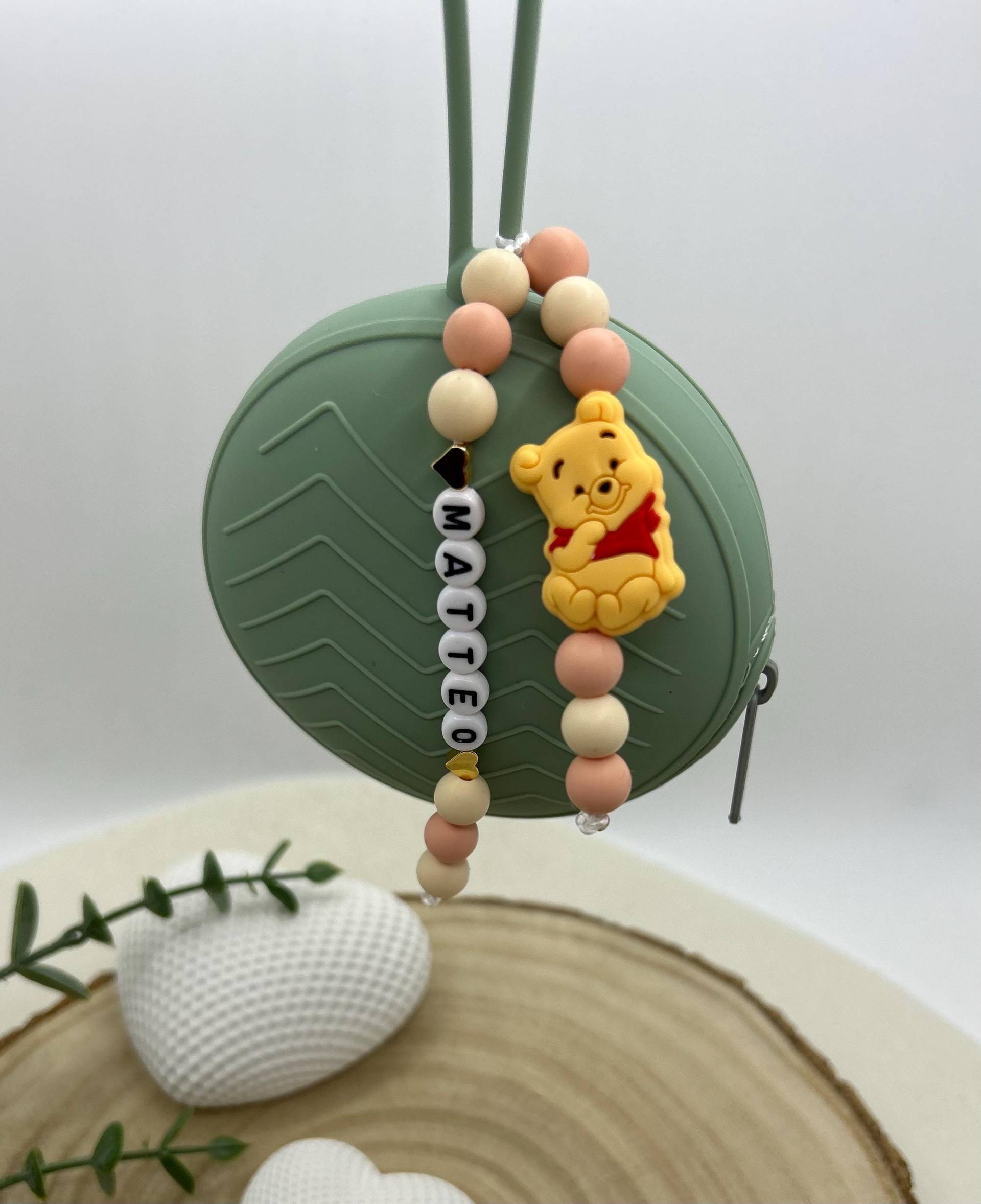 Silikon-Schnullerbox - Bpa-Frei, Hygienisch & Stilvoll Perfekt Für Unterwegs Handmade Winnie Pooh Silikon-Schnullerbox - Bpa-Frei, Hygienisch & Stilvoll Perfekt Für Unterwegs Handmade Winnie Pooh von Etsy - Babyperlenparadies