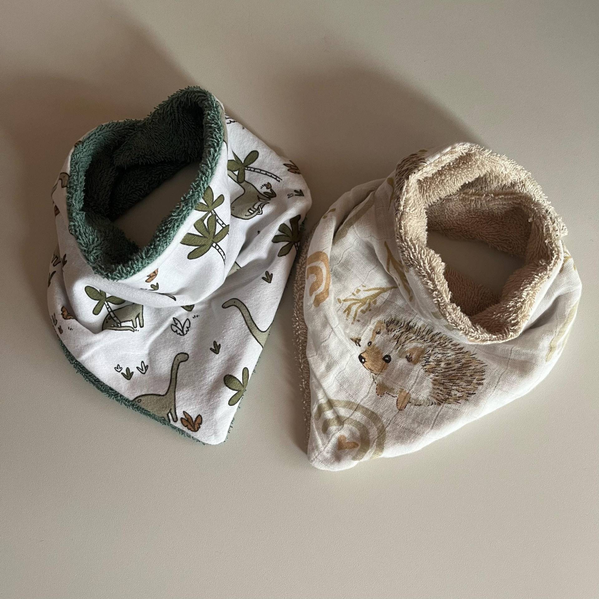 Baby Halstuch Dreieckstuch Musselin Frottee/Babygeschenk Geschenk Zur Geburt Babytuch Musselintuch Babyessential Babykleidung Dino Igel Baby Halstuch Dreieckstuch Musselin Frottee/Babygeschenk Geschenk Zur Geburt Babytuch Musselintuch Babyessential Babykleidung Dino Igel von Etsy - Babyplotterei