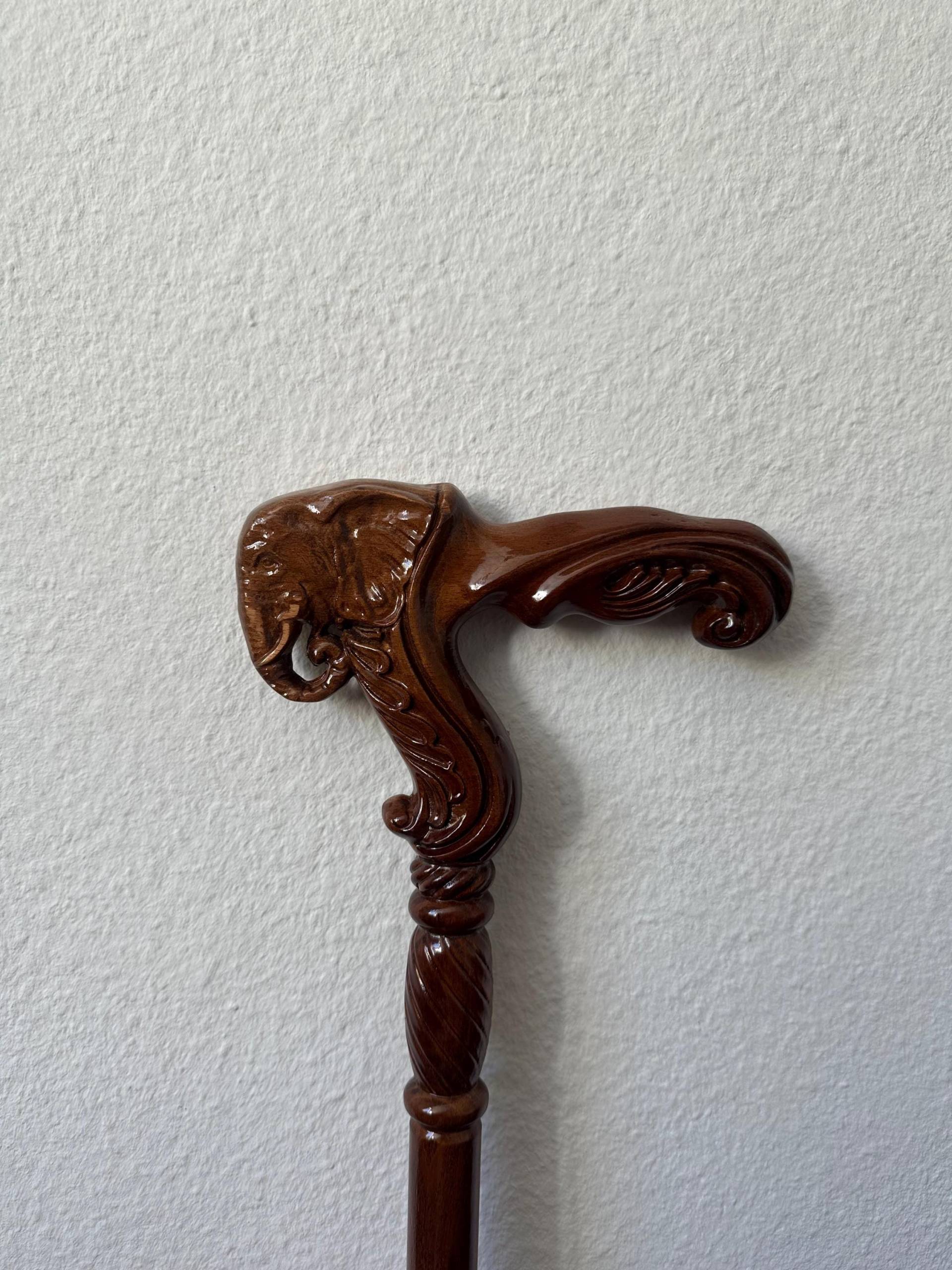 Handgefertigter Holz-Gehstock Mit Elefantenkopf - 93 cm Spazierstock, Rustikale Handarbeit, Edles Elefanten-Design von Etsy - Babyplsplease