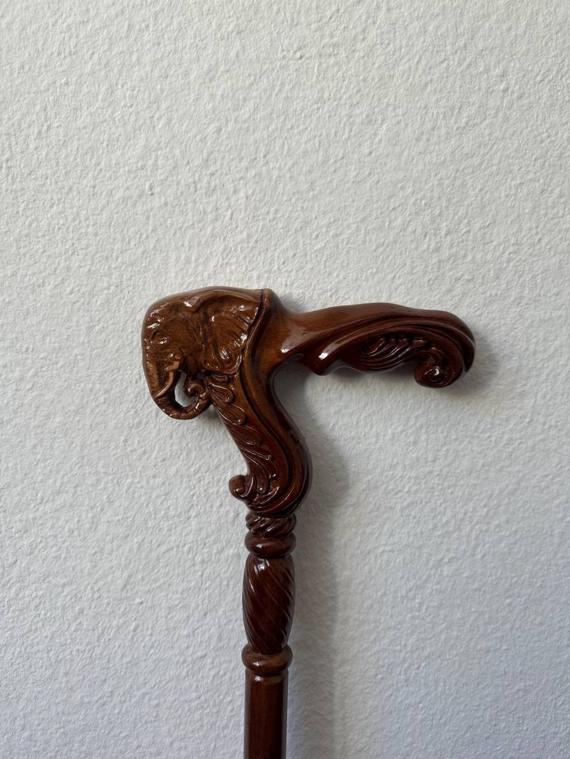 Handgefertigter Holz-Gehstock Mit Elefantenkopf - 93 cm Spazierstock, Rustikale Handarbeit, Edles Elefanten-Design von Etsy - Babyplsplease