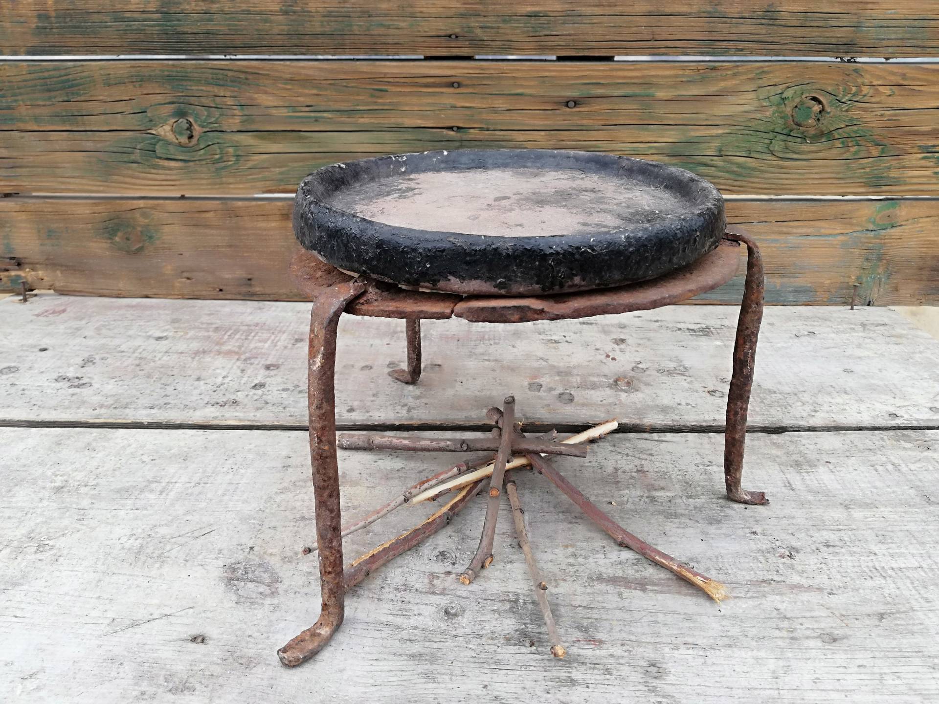Antikes Pfannkuchen Backset Metallständer & Tontopf, Ländliches Dekor von Etsy - BackinthepastShop