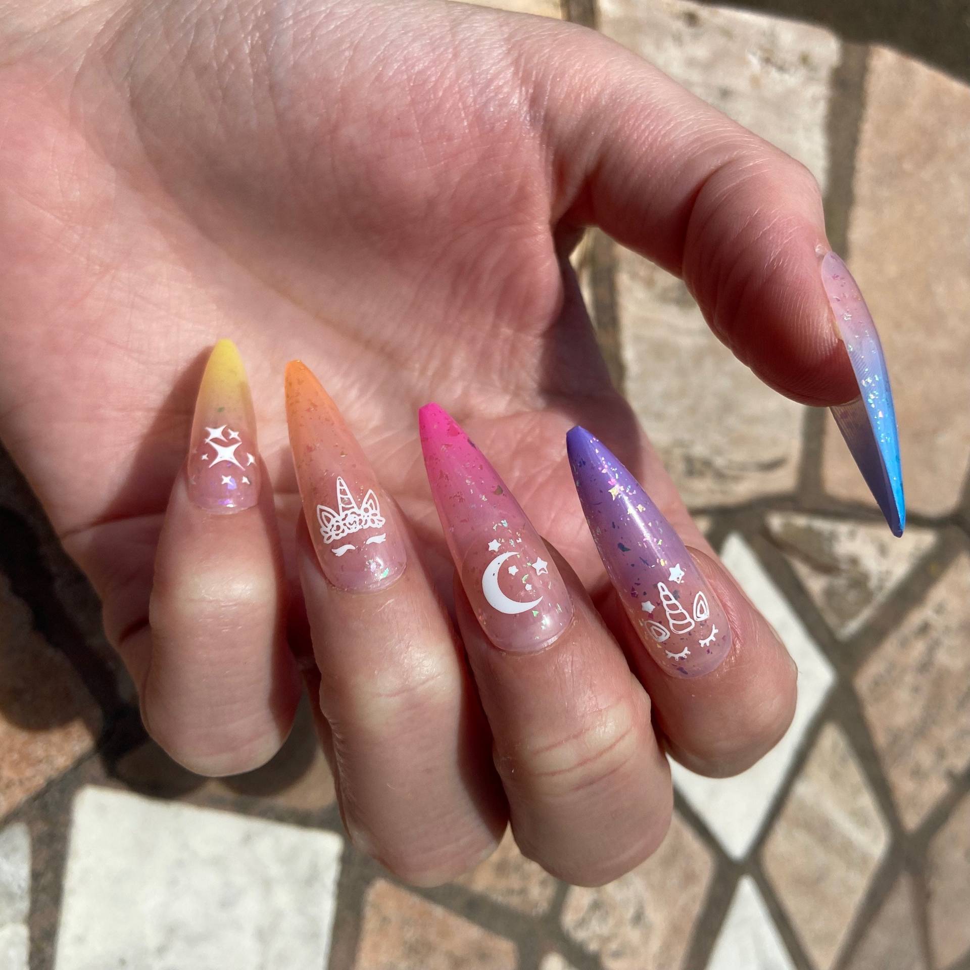 Einhorn Regenbogen Nägel ~ Stiletto Ombre Transparent Klar Funkeln Flocken Schillernd Bunt Einhorn Regenbogen Nägel ~ Stiletto Ombre Transparent Klar Funkeln Flocken Schillernd Bunt von Etsy - BadBitchNailsByLinz