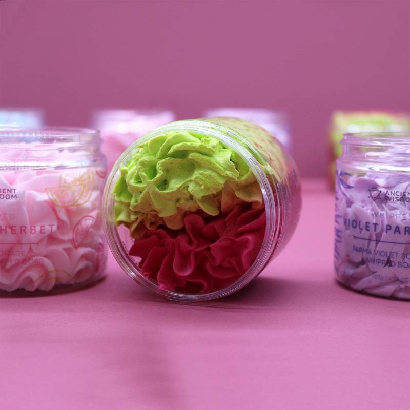 Aufgeschlagene Seife, Handgefertigt, Luxus, Entspannung, Verwöhnung, Schönheit, Wellness, Geschenkidee, Natürlich, Vegan, Tierversuchsfrei von Etsy - BadebombenBoutique
