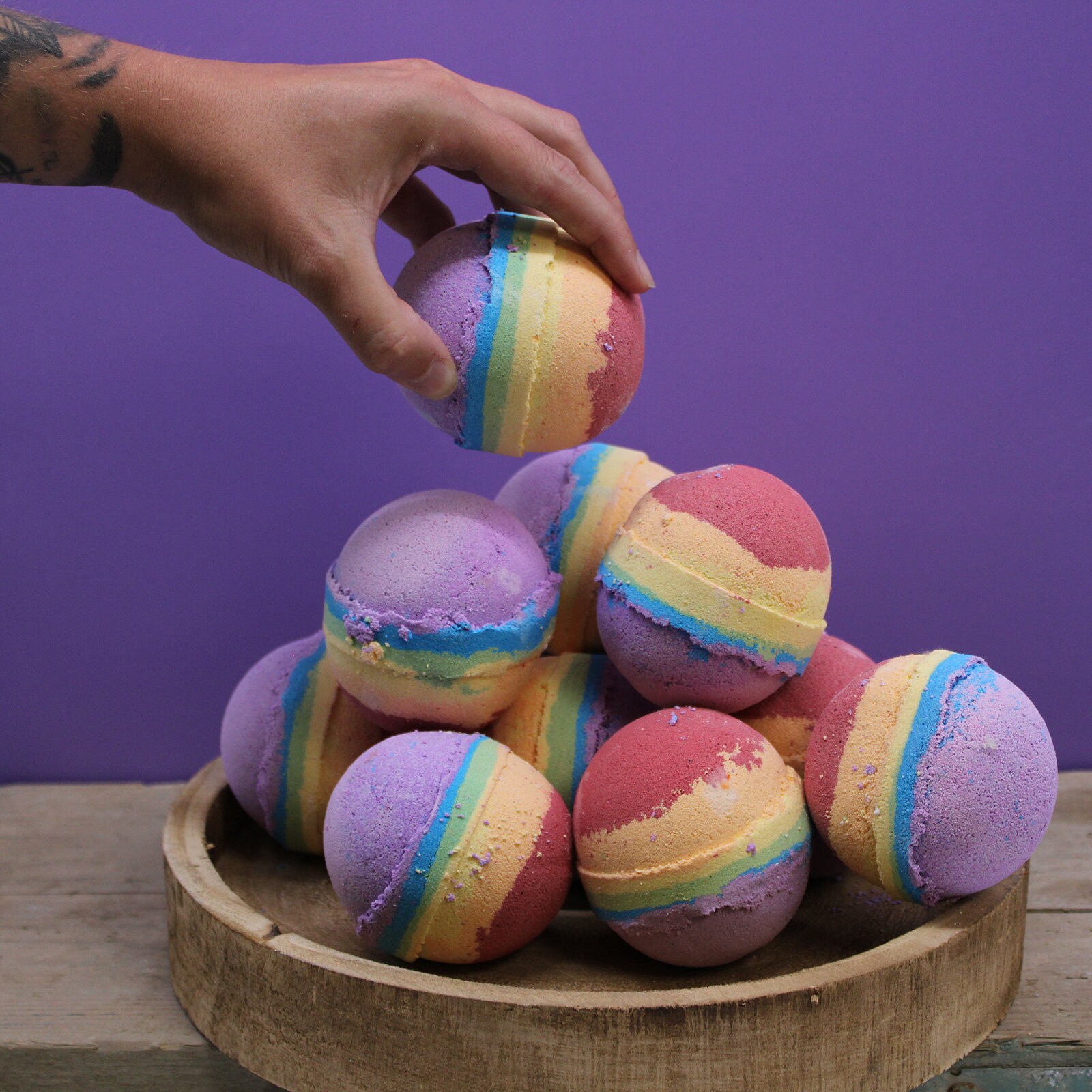 Badebombe 230 G, Regenbogen-Badebombe, Fruchtig, Handgefertigt, Sls-Frei, Tierversuchsfrei, Geschenkidee, Geburtstag, Muttertag, Weihnachten Badebombe 230 G, Regenbogen-Badebombe, Fruchtig, Handgefertigt, Sls-Frei, Tierversuchsfrei, Geschenkidee, Geburtstag, Muttertag, Weihnachten von Etsy - BadebombenBoutique