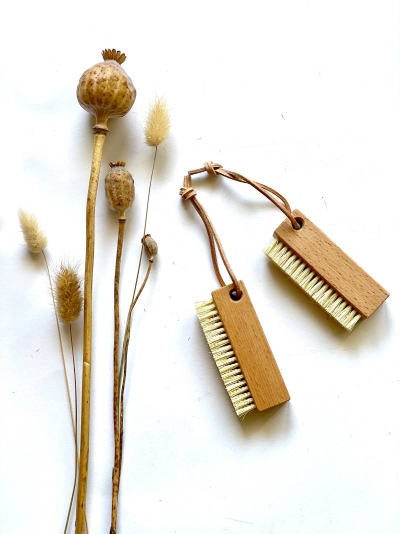 Nachhaltige Nagelbürste Aus Holz Mit Pflanzenfasern Liebe Zur Natur Und Umwelt | Vegan Geschenk Natürlich Plastikfrei Leben von Etsy - BadepralineOnTour