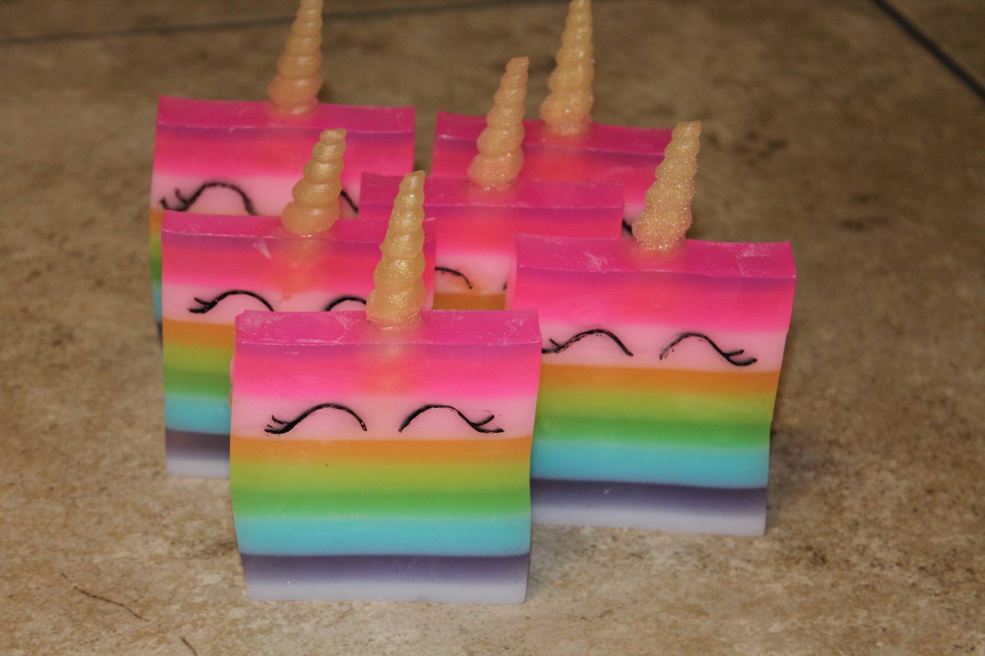 Einhorn-Horn-Seife - Einhorn-Seife Regenbogen-Einhorn Einhorn-Seifen-Gefälligkeiten Einhorn-Geburtstags-Gefälligkeiten Große Einhorn-Horn-Seife - Einhorn-Seife Regenbogen-Einhorn Einhorn-Seifen-Gefälligkeiten Einhorn-Geburtstags-Gefälligkeiten Große von Etsy - BailaDesignsCo