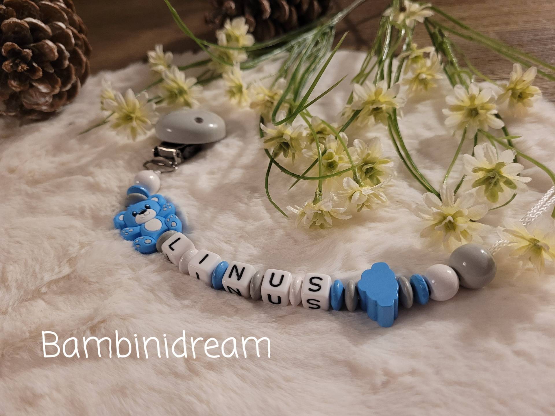 Schnullerkette Personalisiert Bärchen Mit Silikon Motivperle /Geburt Baby/Personalisiertegeschenke/Baby Schnullerkette Personalisiert Bärchen Mit Silikon Motivperle /Geburt Baby/Personalisiertegeschenke/Baby von Etsy - Bambinidream