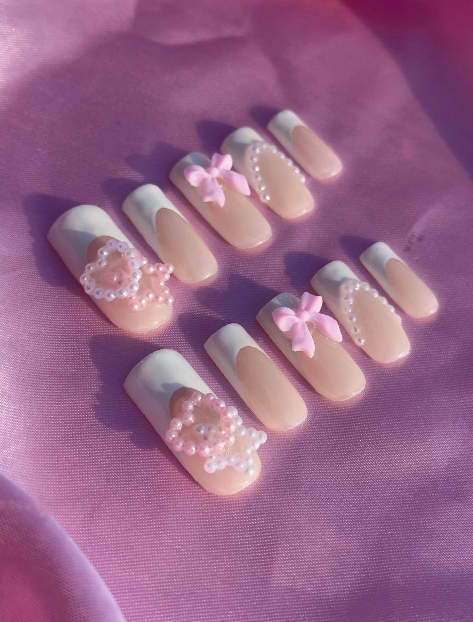 Handmade Press-On Nails, Kawaii French Tipps von Etsy - BarbiesNailSpace