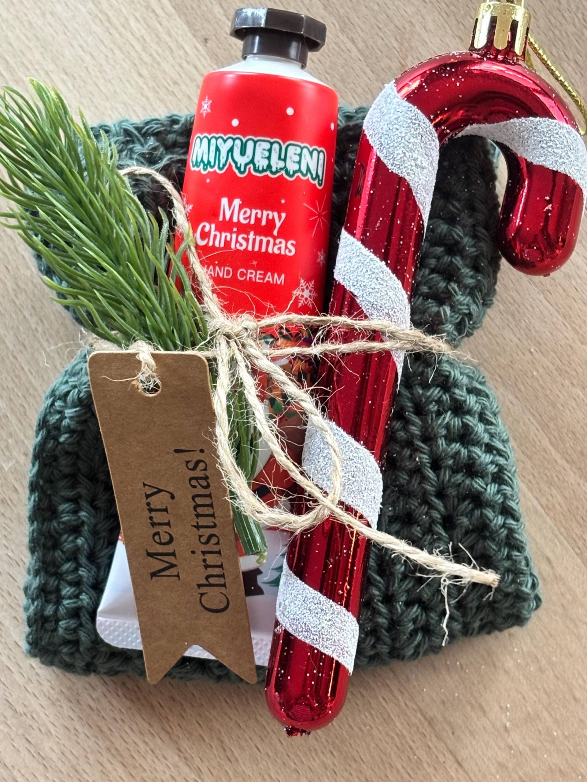 Weihnachtliches Geschenkset - Handgehäkeltes Waschtuch | 100% Baumwolle + Handcreme Weihnachtsbaumanhänger von Etsy - BaumapfelchensWolke