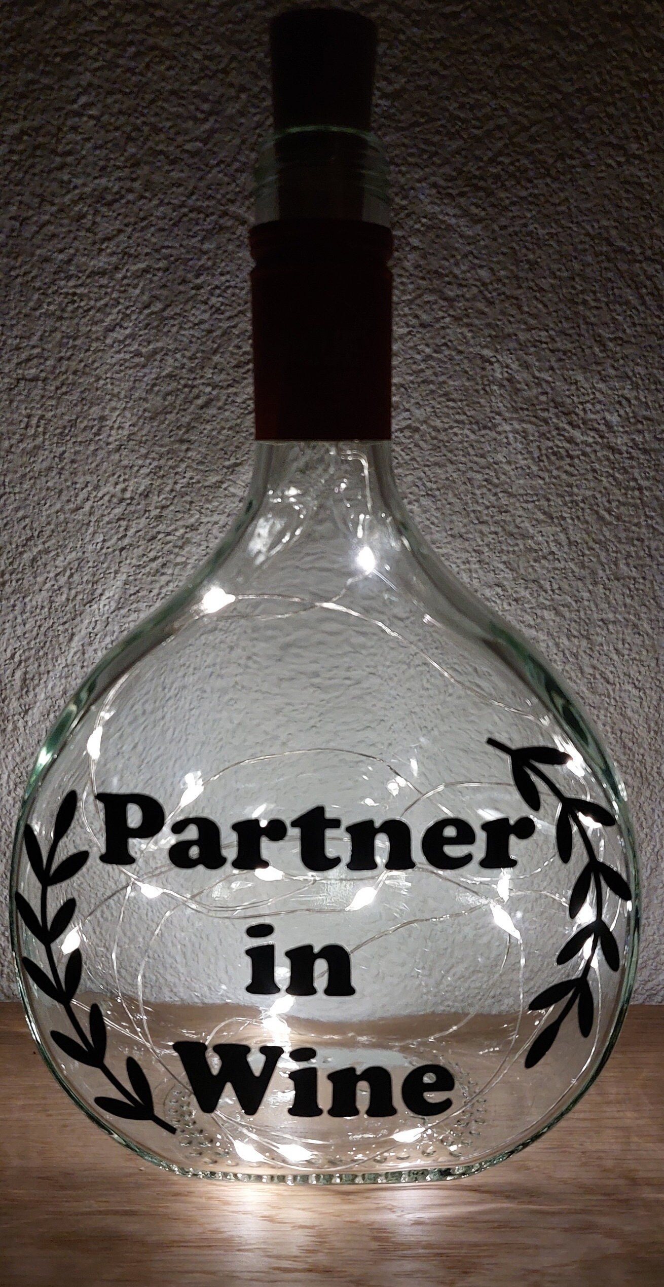Lichtflasche/Leuchtflasche Weinflasche Spruch Partner in Wine Flasche Mit Beleuchtung/ Bochsbeutel Lichtflasche/Leuchtflasche Weinflasche Spruch Partner in Wine Flasche Mit Beleuchtung/ Bochsbeutel von Etsy - Bavariangifts23