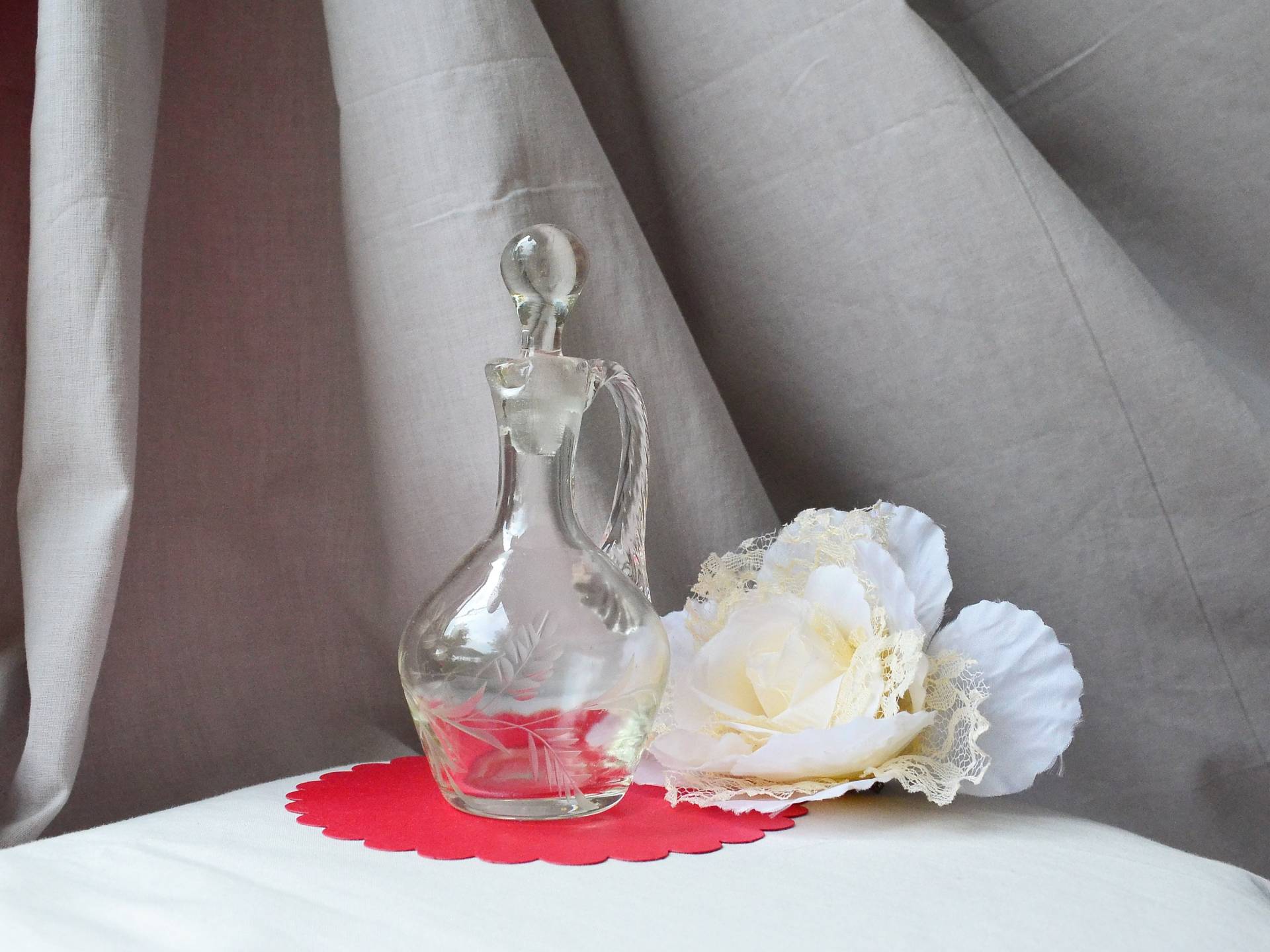 Vintage Parfüm Flasche Geschnitzte Blume Porzellan Zarte Perfumette Glas Dekor Schönsten Ornament Verziert Subtl Geschenk von Etsy - BazaarVintageStore
