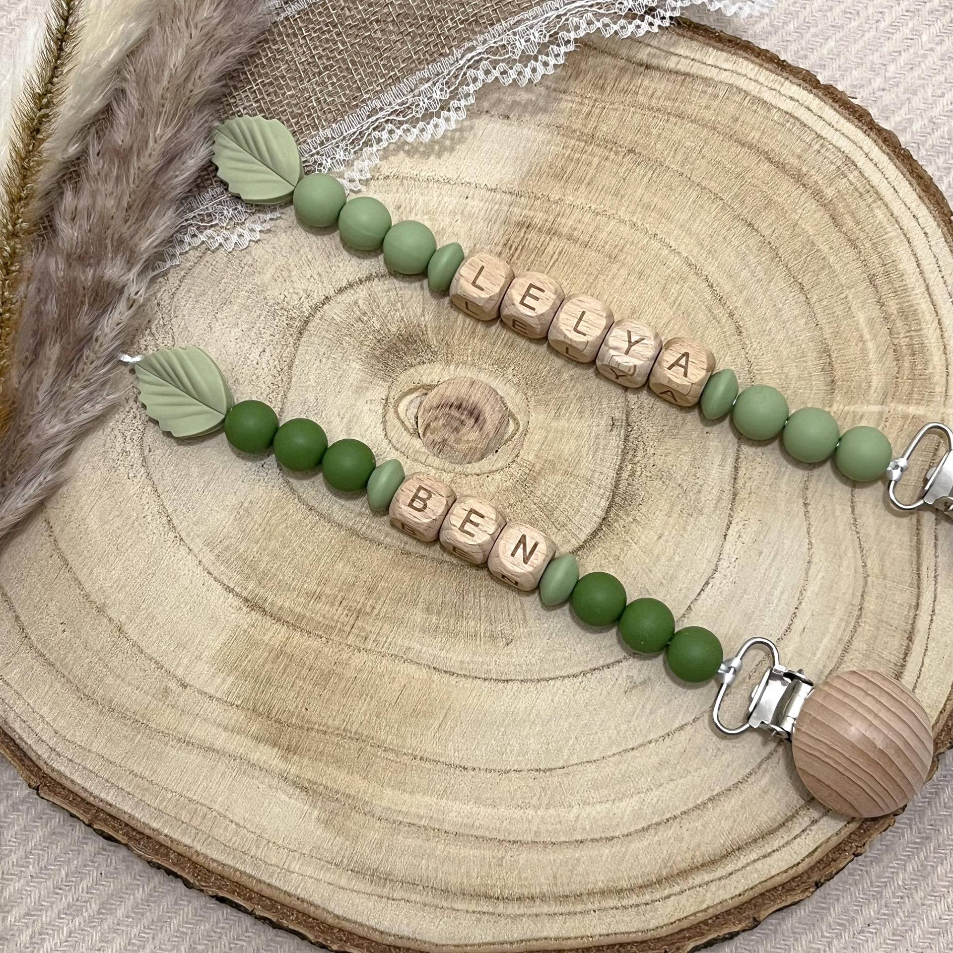Schnullerkette Personalisiert Mit Name, Baby Party Geschenk, Holz Schnullerkette, Gift , Shower Geschenk Schnullerkette Personalisiert Mit Name, Baby Party Geschenk, Holz Schnullerkette, Gift , Shower Geschenk von Etsy - Bbabyboutiquee