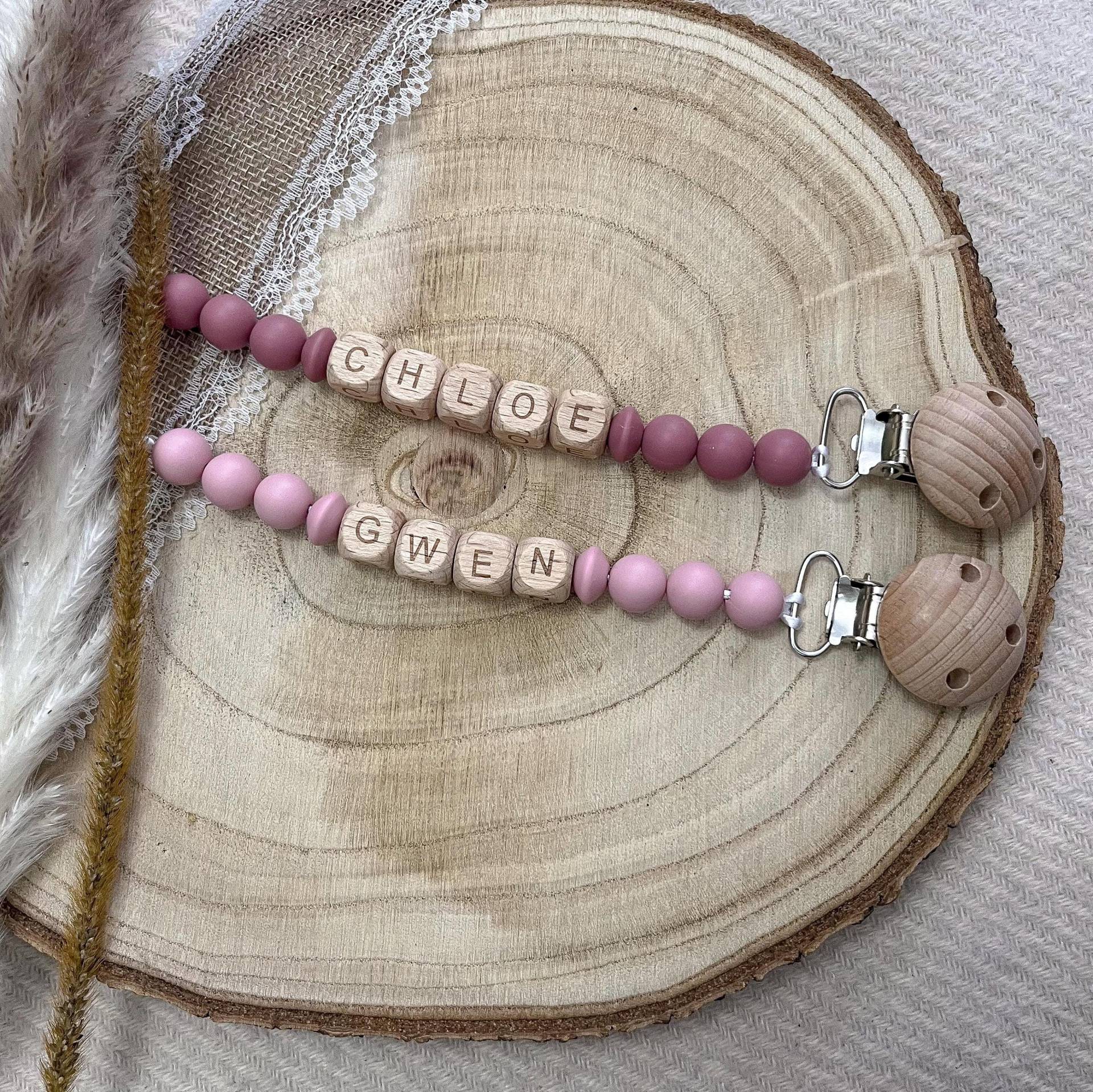 Schnullerkette Personalisiert Mit Name, Baby Party Geschenk, Holz Schnullerkette, Gift , Shower Geschenk Schnullerkette Personalisiert Mit Name, Baby Party Geschenk, Holz Schnullerkette, Gift , Shower Geschenk von Etsy - Bbabyboutiquee