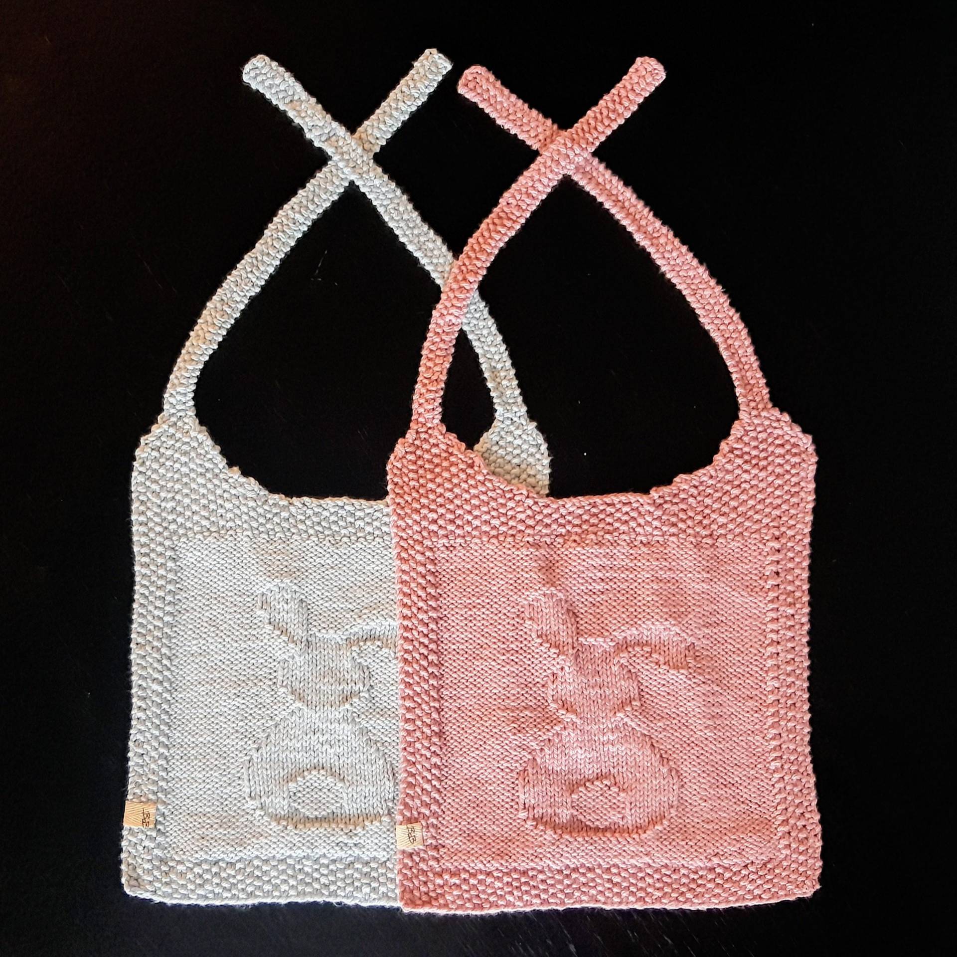 Baby Lätzchen Mit Hasenmotiv Handstrickt Aus 100% Baumwolle, Weich, Für Neugeborene Und Kleinkinder von Etsy - BdBsKnitKnots
