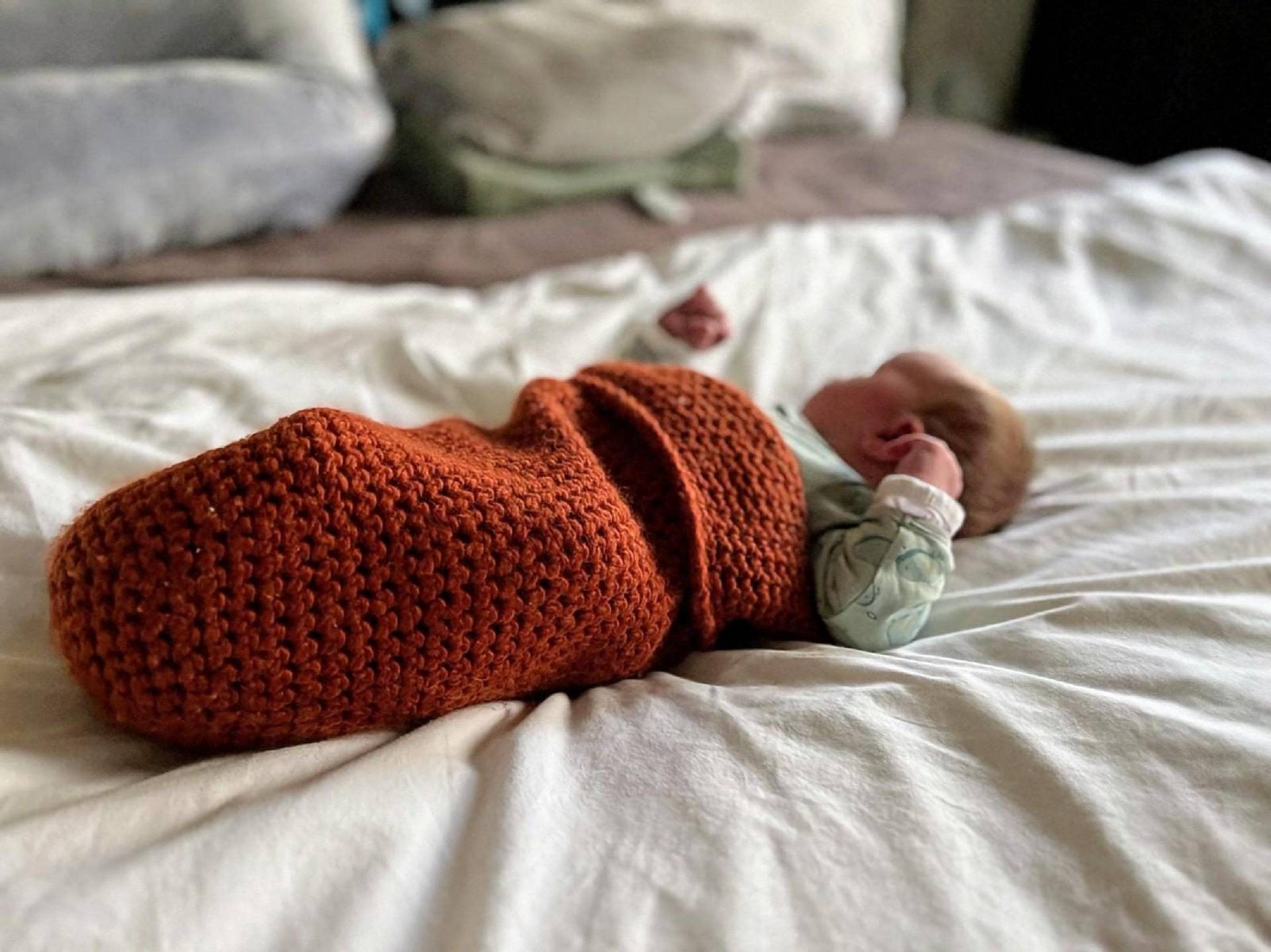 Gehäkelter Baby Schlafsack 100% Wolle Kuscheliger Babykokon Handgefertigt von Etsy - BdBsKnitKnots
