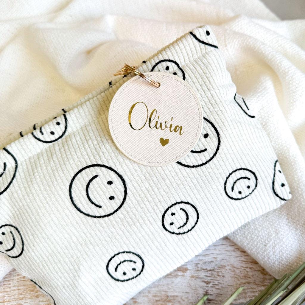 Geschenkset Smile | Kosmetiktasche Und Schlüsselanhänger Geschenk Zum Geburtstag Freundin, Schwester, Mama, Kollegin Geburtstagsgeschenk Geschenkset Smile | Kosmetiktasche Und Schlüsselanhänger Geschenk Zum Geburtstag Freundin, Schwester, Mama, Kollegin Geburtstagsgeschenk von Etsy - BeBonnieShop