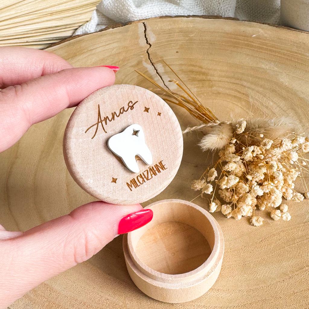Milchzahndose Mit Namen Für Kinder | Personalisierte Zahndose Dose Milchzähne Holzdose Zähne Aufbewahrungsdose Zahndöschen Milchzahndose Mit Namen Für Kinder | Personalisierte Zahndose Dose Milchzähne Holzdose Zähne Aufbewahrungsdose Zahndöschen von Etsy - BeBonnieShop