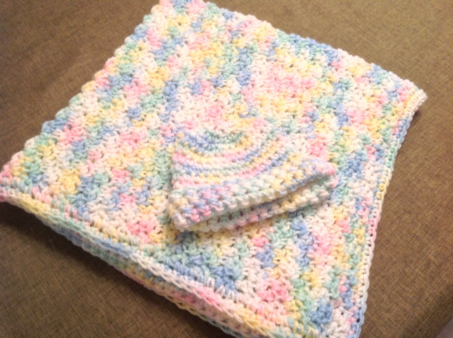 Kuschelige 2Er Krabbeldecke Mit Passender Mütze von Etsy - BeaniesandBowsShop