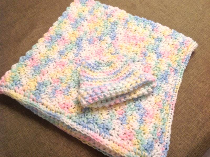 Kuschelige 2Er Krabbeldecke Mit Passender Mütze Kuschelige 2Er Krabbeldecke Mit Passender Mütze von Etsy - BeaniesandBowsShop