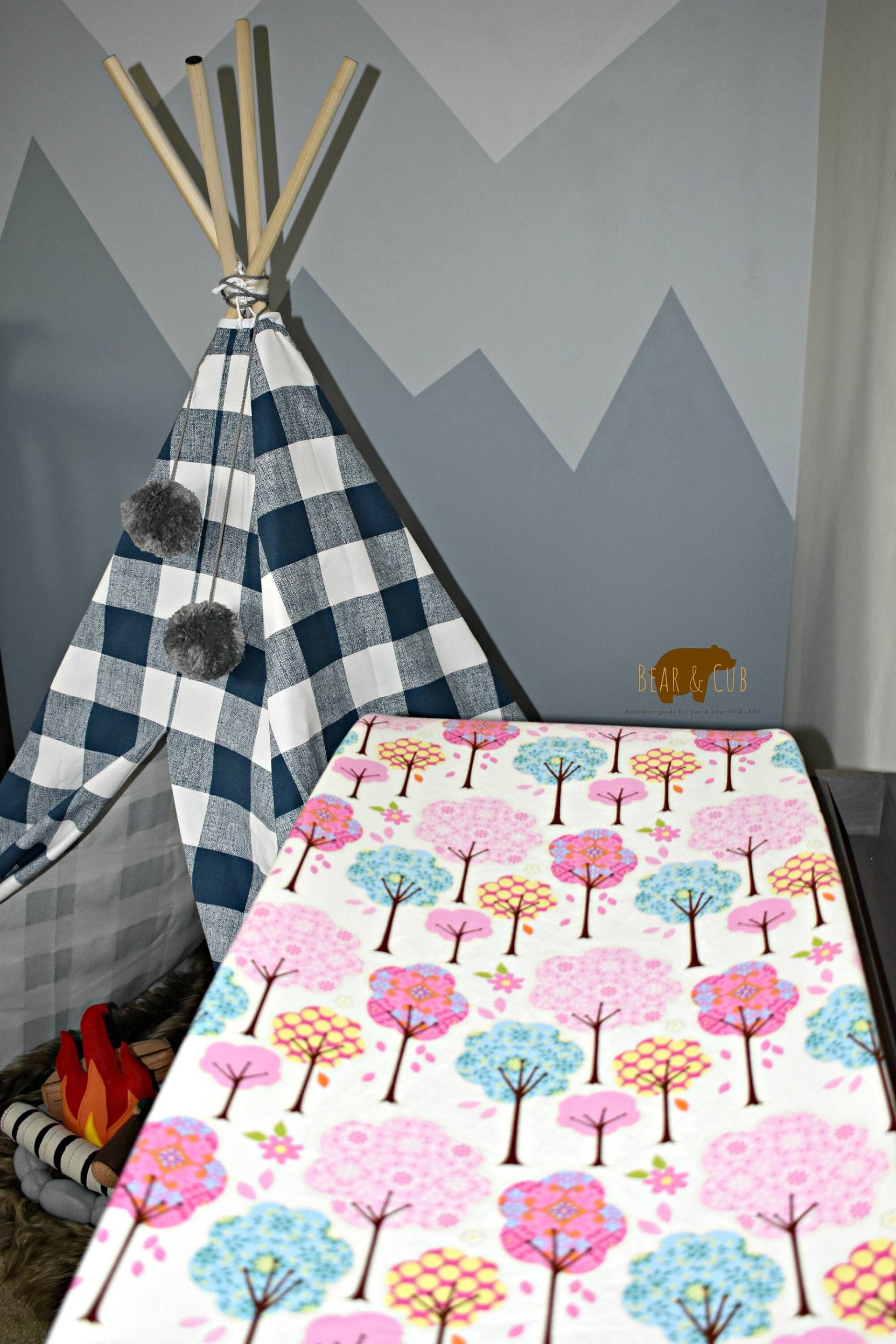 Blumen Wald Boho Wickelunterlage, Baum Wickeltischbezug, Baby Shower Geschenk, Wickelunterlage von Etsy - BearandCubGoods