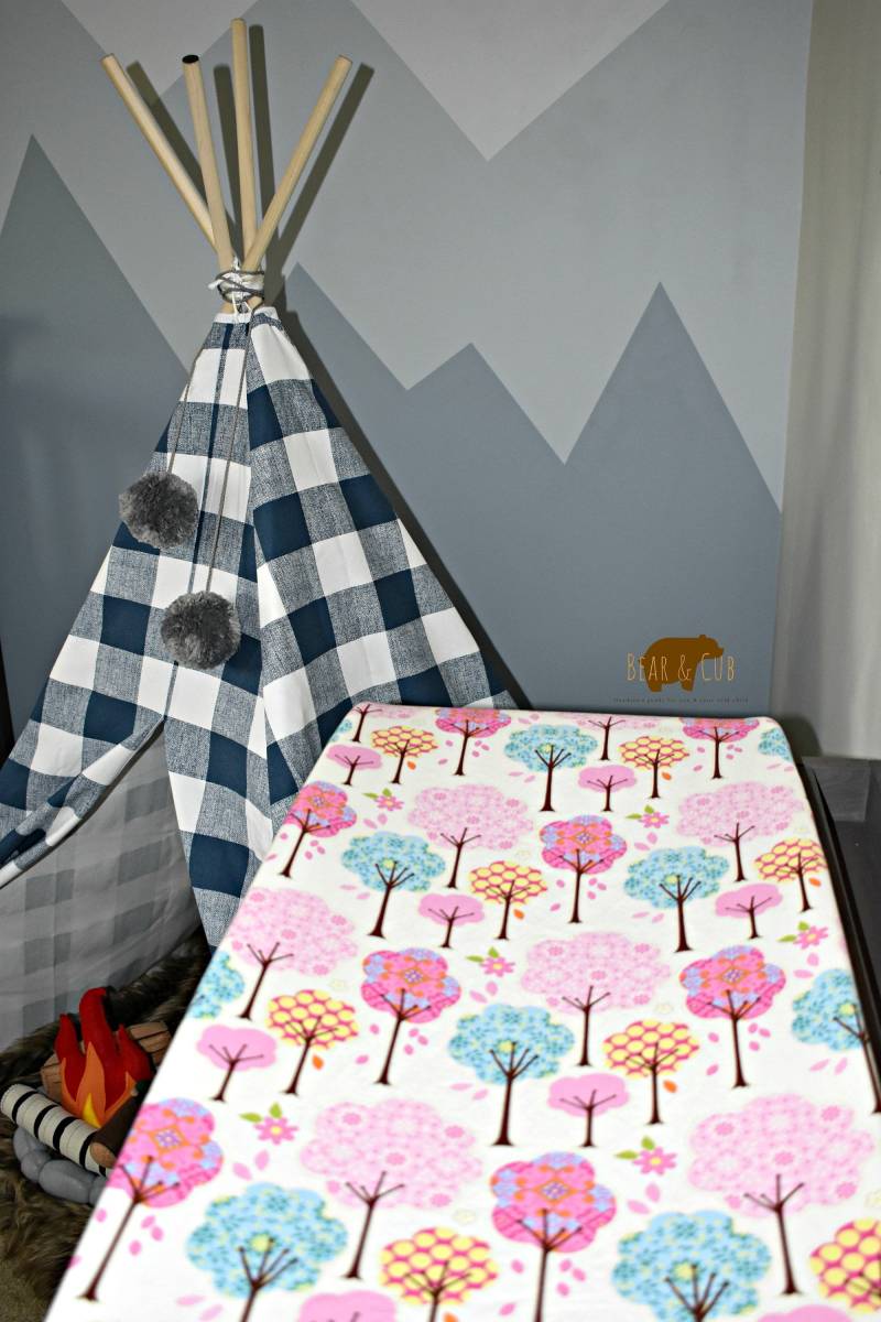Blumen Wald Boho Wickelunterlage, Baum Wickeltischbezug, Baby Shower Geschenk, Wickelunterlage von Etsy - BearandCubGoods