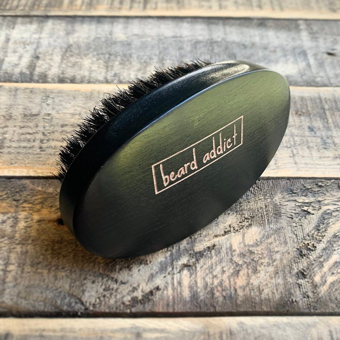 Wildschweinborstenbürste - Beard Addict Naturborstenbürste, Reise-Bartbürste, Schwarz & Gold von Etsy - BeardAddict