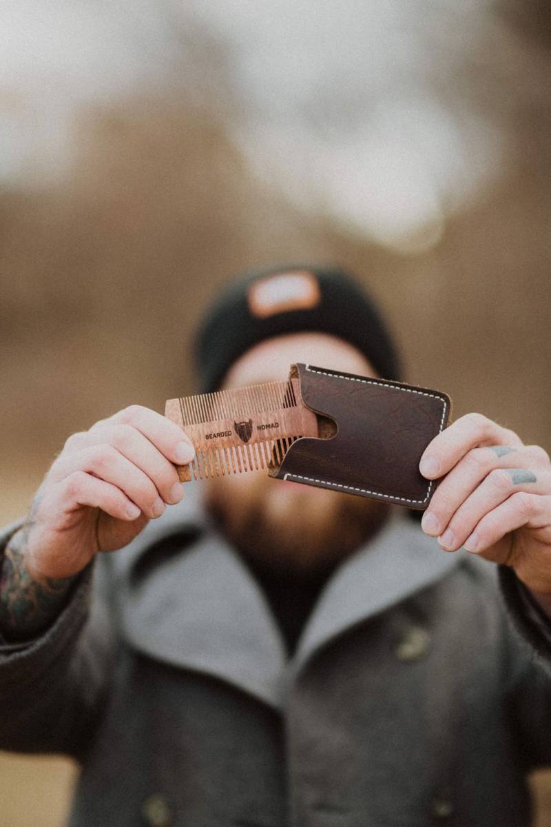 Doppelseitiger Bartkamm Mit Scheide von Etsy - BeardedNomad