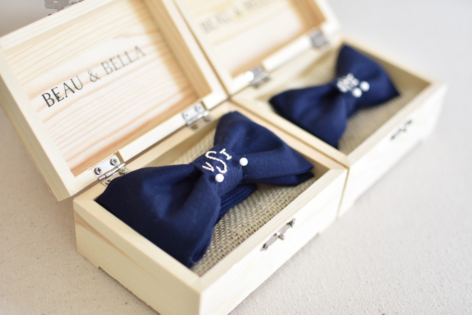 Hand Bestickt Marineblau Passend Individuell Personalisieren Sie Den Namen Initialen Monogramm Vater Sohn Hochzeit Bräutigam Männer Ringträger von Etsy - BeauandBellaBoutique