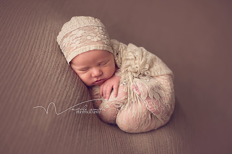 Beige Stretch Lace Wrap Mutterschaft Neugeborenen Fotografie Requisite Baby Swaddle Beige Stretch Lace Wrap Mutterschaft Neugeborenen Fotografie Requisite Baby Swaddle von Etsy - BeautifulPhotoProps