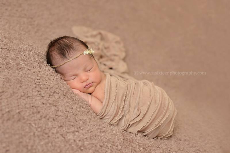 Braun Toffee Rüschen Stretch Wrap Neugeborenen Fotorequisite Braun Toffee Rüschen Stretch Wrap Neugeborenen Fotorequisite von Etsy - BeautifulPhotoProps