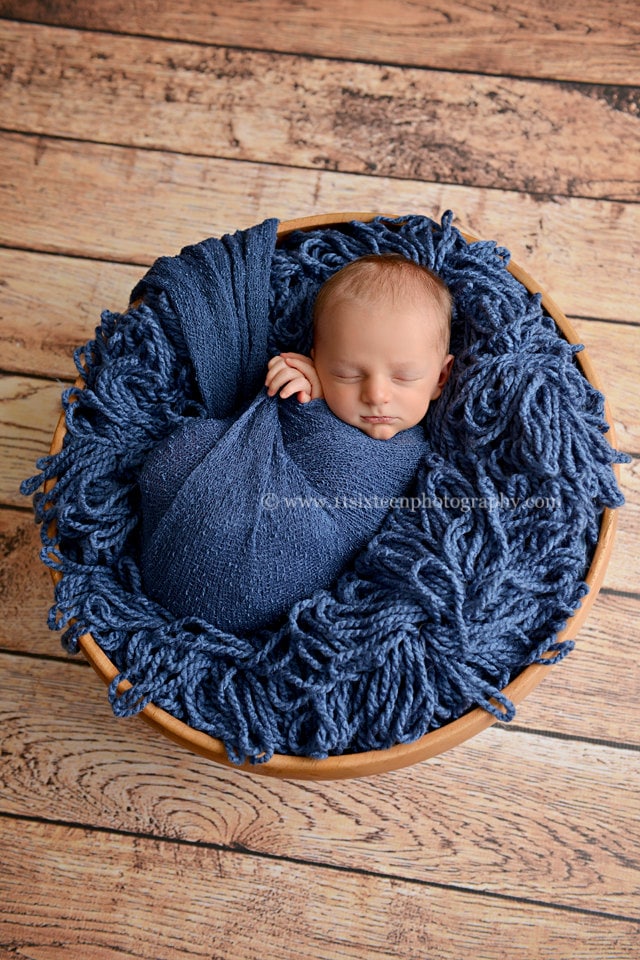 Dunkelblaue Jeans Stretch Strick Wrap Neugeborenen Fotografie Dunkelblaue Jeans Stretch Strick Wrap Neugeborenen Fotografie von Etsy - BeautifulPhotoProps