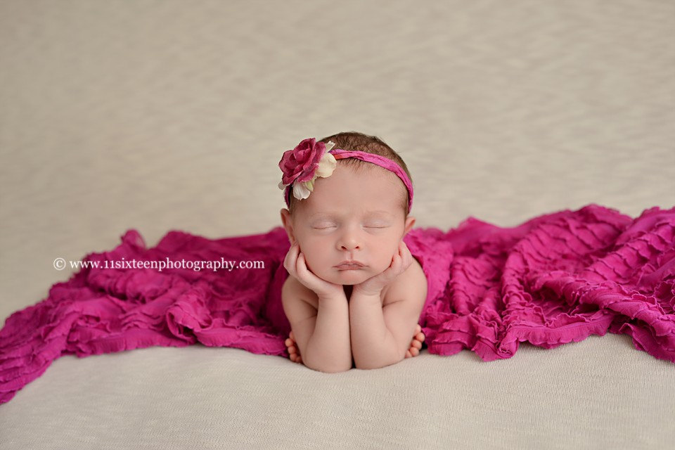 Fuschia Rüschen Stretch Wrap Neugeborene Fotografie Requisite von Etsy - BeautifulPhotoProps
